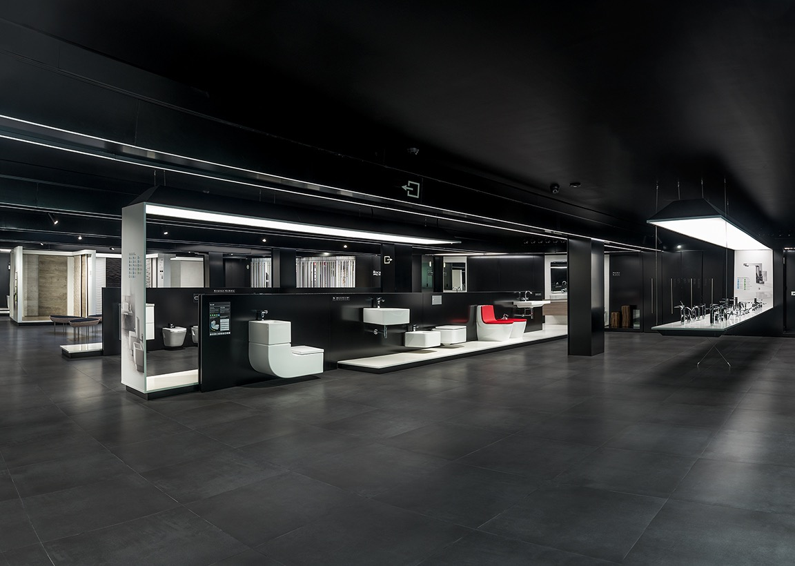 <p>The best and largest display of Roca bathroom products and floor and wall tiles, with the option of requesting an appointment for personalised attention.&nbsp;</p>3