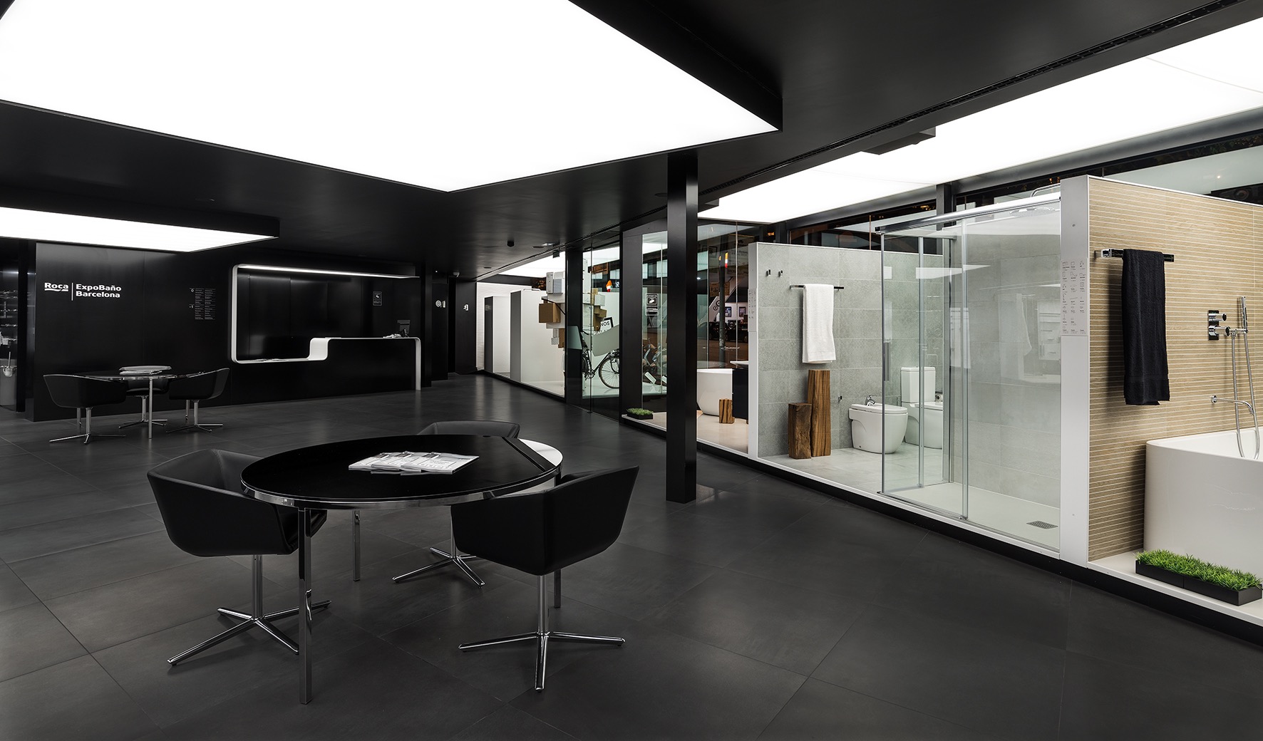 <p>The best and largest display of Roca bathroom products and floor and wall tiles, with the option of requesting an appointment for personalised attention.&nbsp;</p>